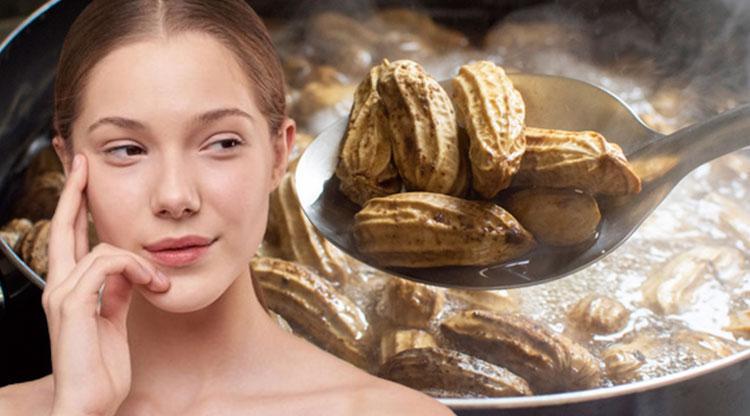 Harita gibi buruşmuş yüzü düzleştiriyor 1 avuç yiyen gençlik aşısı yaptırmış kadar oluyor, yüze dolgunluk kazandıran tek besin