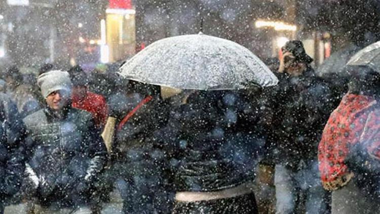 AKOM’dan İstanbul’a kar uyarısı Beklenen kar yolda: 20 santimi geçecek