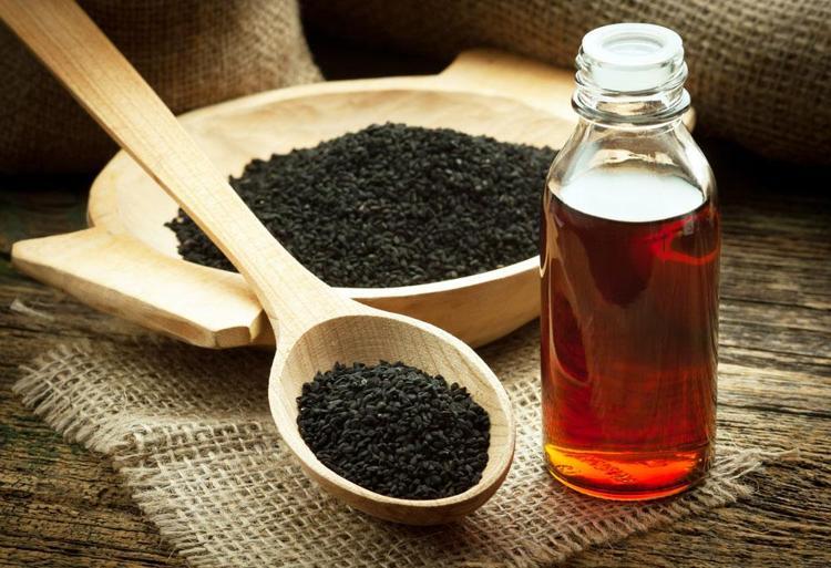 30 dakika saç köklerine masaj yapınca dökülmeyi bitiriyor Kafadaki saçları 5 kat çoğaltıyor: Bu yağ diğerlerinden çok farklı