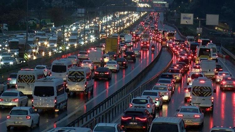 TÜRKİYE’DE KİLOMETREKAREYE 111 KİŞİ DÜŞÜYOR