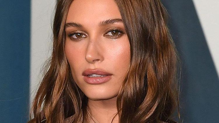 Hailey Bieber da onu yapıyor: Cildi parıl parıl parlatıp 10 yaş gençleştiriyor