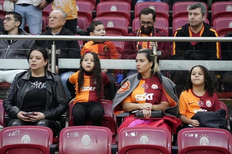 Süper Ligde Aslan zirveye çıktı Galatasaray-Başakşehir: 2-0