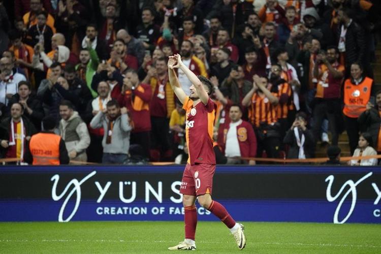 Süper Ligde Aslan zirveye çıktı Galatasaray-Başakşehir: 2-0