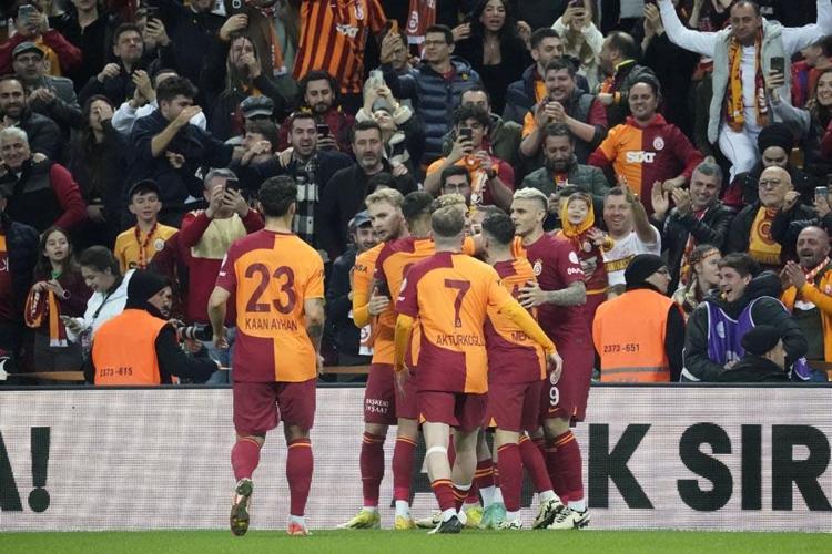Süper Ligde Aslan zirveye çıktı Galatasaray-Başakşehir: 2-0