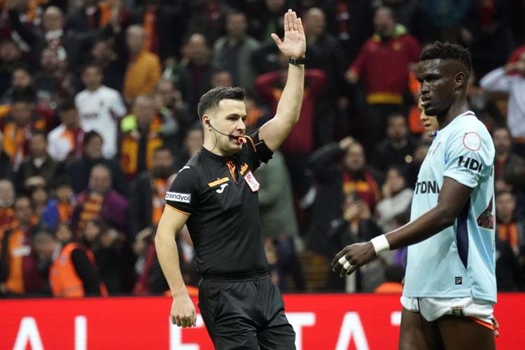 Süper Ligde Aslan zirveye çıktı Galatasaray-Başakşehir: 2-0