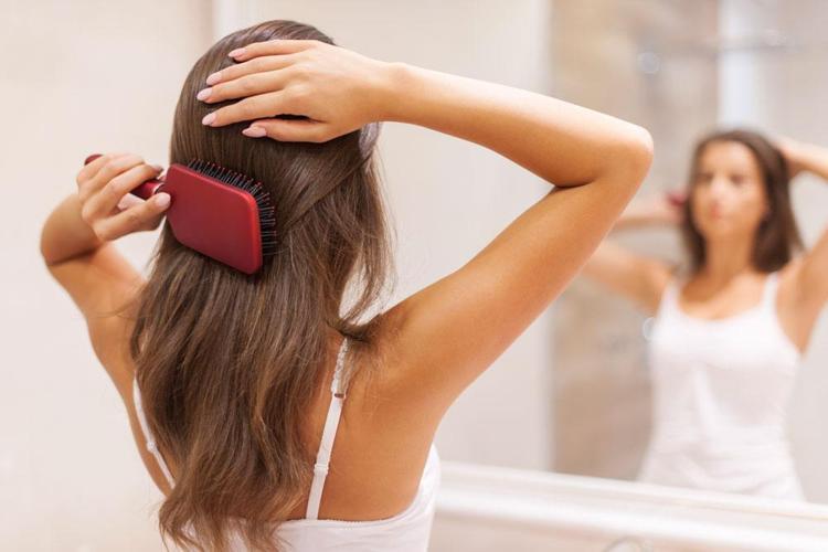 1 ayda saçları Rapunzel gibi uzatıyor 20 dakika köklerde bekletmek yeter: Kafadaki saçları 3 kat çoğaltıyor