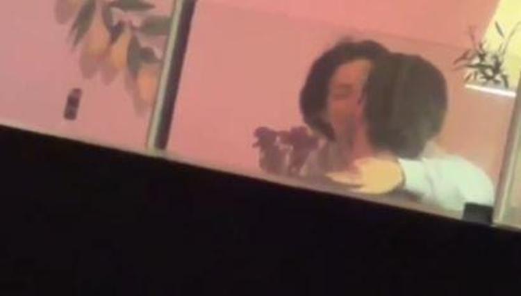 Merve Boluğur yeni aşkıyla dudak dudağa