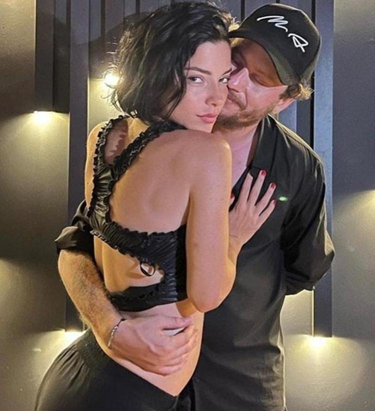 Merve Boluğur yeni aşkıyla dudak dudağa