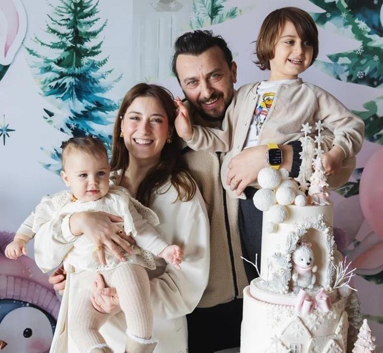 Hazal Kaya ve Ali Atayın kızı Leyla 1 yaşına girdi Ünlü çift ikinci çocuklarının yüzünü ilk defa gösterdi