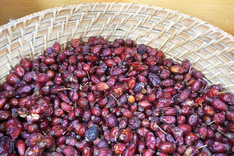 Leke, iz, kırışıklık ne varsa silip atıyor Cilde E ve C vitamini yüklüyor Omega-3 ve Omega-6 zengini, kolesterolü de düşürüyor