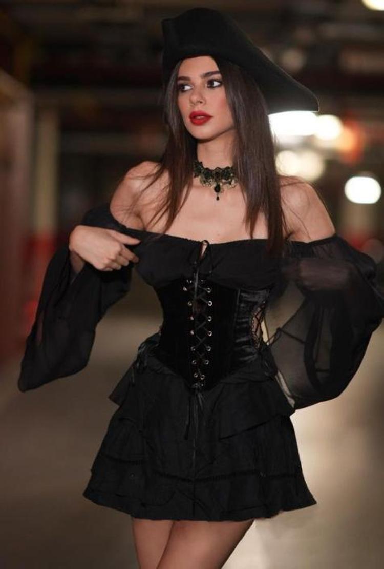 HİÇBİRİMİZ ÖYLE DEĞİLİZ