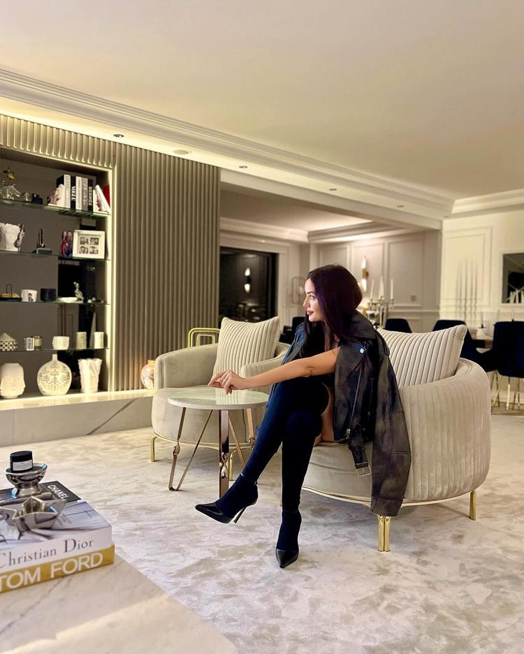 Fahriye Evcen tatile doymadı Peş peşe mayolu pozlarını paylaştı