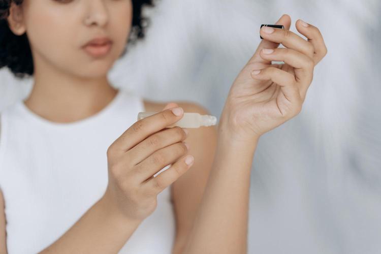 Evde doğal kolajen yapımı Takviye ürünlere para saçmayın: 2 yemek kaşığı elma sirkesiyle karıştırmak yetiyor