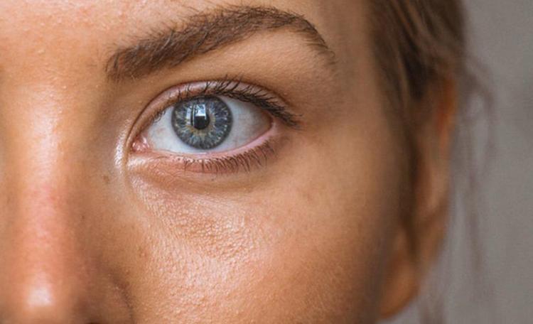 Evde doğal kolajen yapımı Takviye ürünlere para saçmayın: 2 yemek kaşığı elma sirkesiyle karıştırmak yetiyor