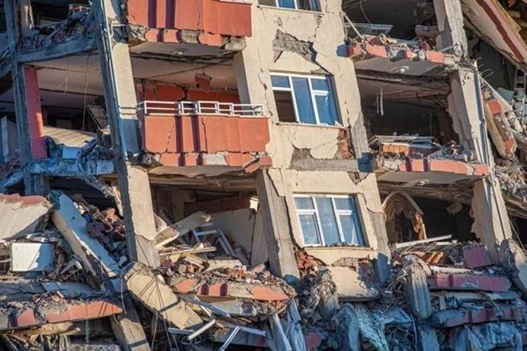 45 il bu fayların altında Türkiyede 5,5 üzerinde deprem üretebilecek 485 diri fay bulunuyor