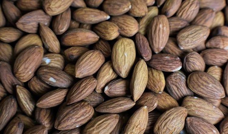 B12 ve D vitamini depolarını fullüyor: Günde 1 kaşık yiyen 20 yıl hastalık nedir bilmiyor, vücudu dipçik gibi yapıyor