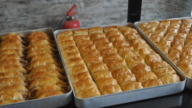 Tadına doyum olmuyor, bir yiyen bir daha istiyor Bayramda en leziz baklava sizinki olacak: İşte dünyanın en pratik baklava tarifi