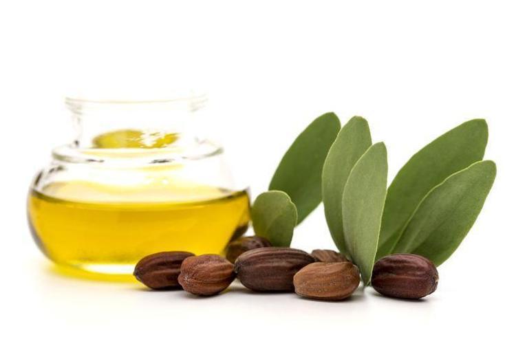 SAÇ DERİSİNDEKİ SİVİLCELERE İYİ GELEN DOĞAL YAĞLAR