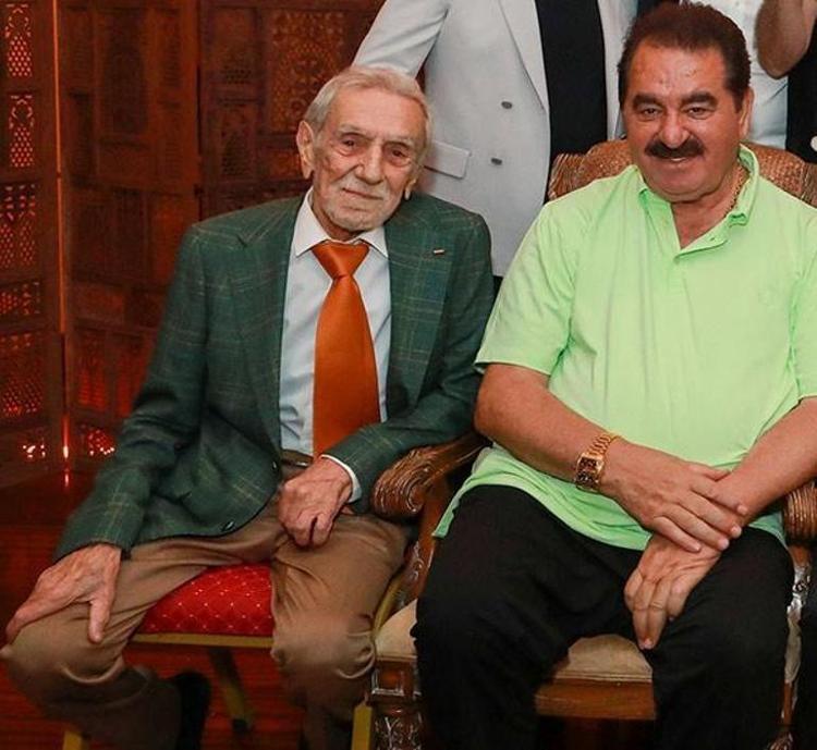 İbrahim Tatlısesin eski eşi Ayşegül Yıldızdan Aydemir Akbaşa bayram ziyareti Dualarınızı eksik etmeyin