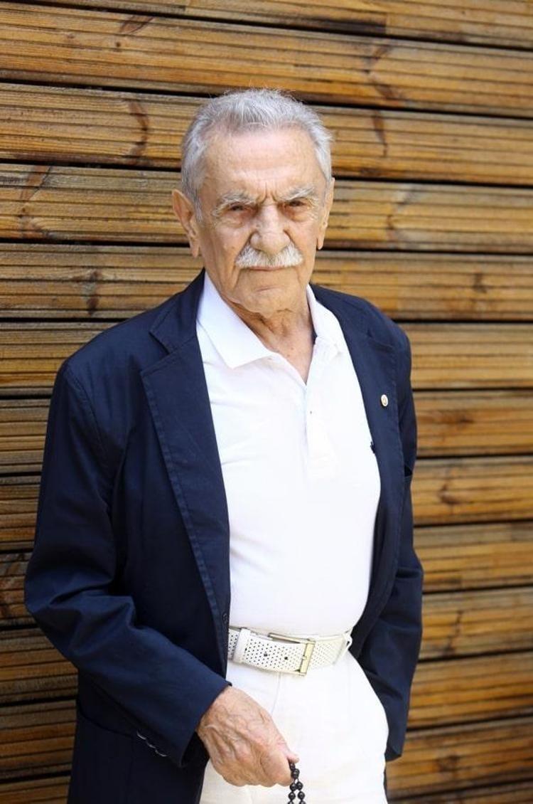 İbrahim Tatlısesin eski eşi Ayşegül Yıldızdan Aydemir Akbaşa bayram ziyareti Dualarınızı eksik etmeyin