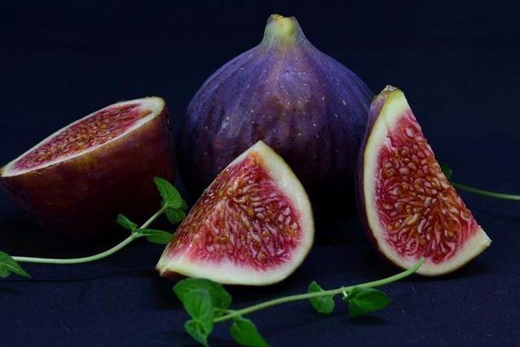 CİLDİ GENÇLEŞTİRİP GÜZELLİK KATAR