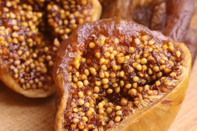 Cilde anında E vitamini yüklüyor 1 damlası bile siğilleri, et benlerini ortadan kaldırıp cildi 10 yaş gençleştiriyor Basurun kesin çözümü de ondaymış