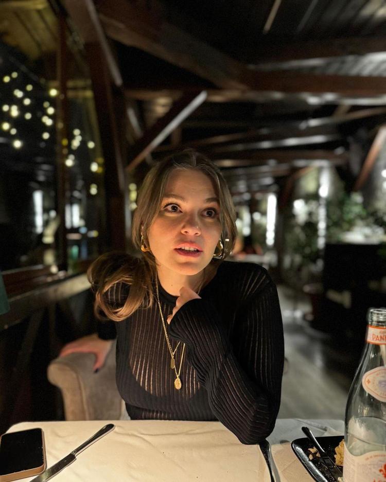 Aslı Enver poz verdi, eşi Berkin Gökbudak çekti Anne olunca ultra güzel oldu