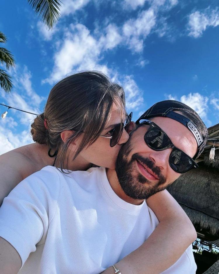 Aslı Enver poz verdi, eşi Berkin Gökbudak çekti Anne olunca ultra güzel oldu