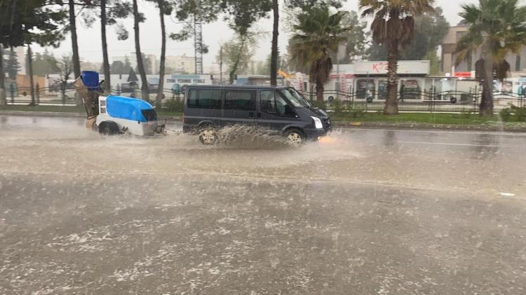 İSTANBULDA YAĞIŞ ETKİLİ OLMAYA BAŞLADI