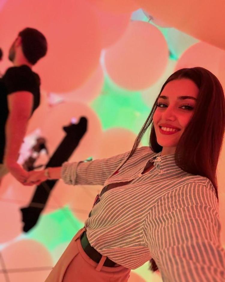 Hande Erçele VIP jest Hakan Sabancı arabada öpücüklere boğdu