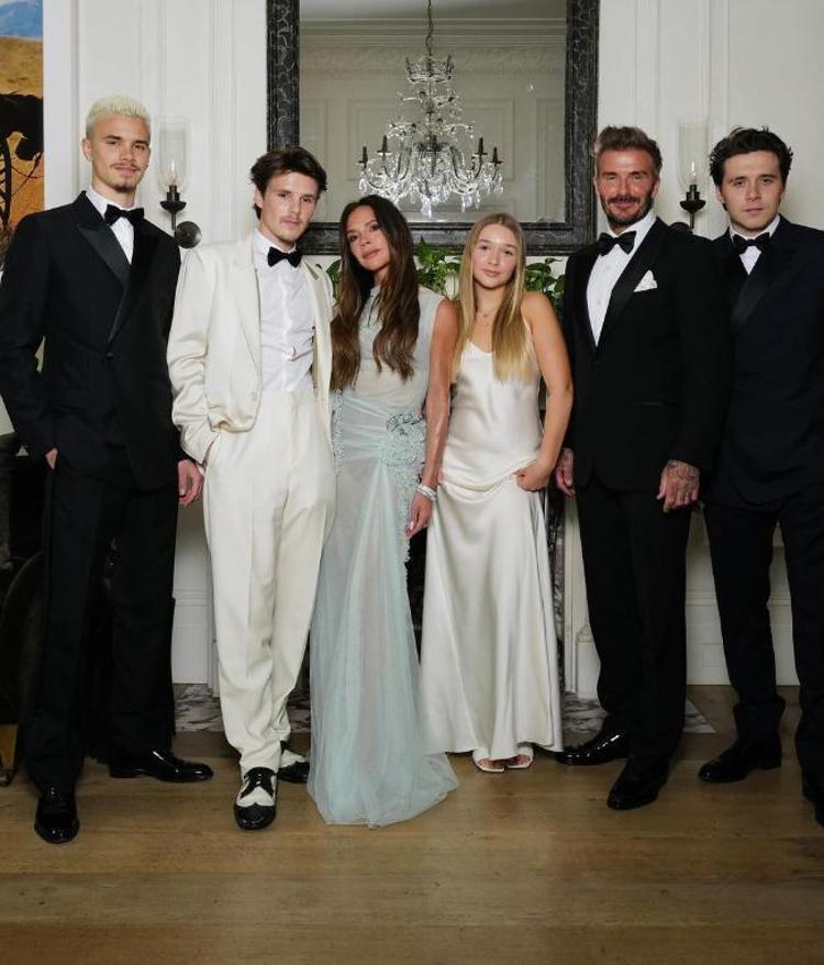 Victoria Beckham doğum gününü kutlayınca efsane grup Spice Girls bir araya geldi