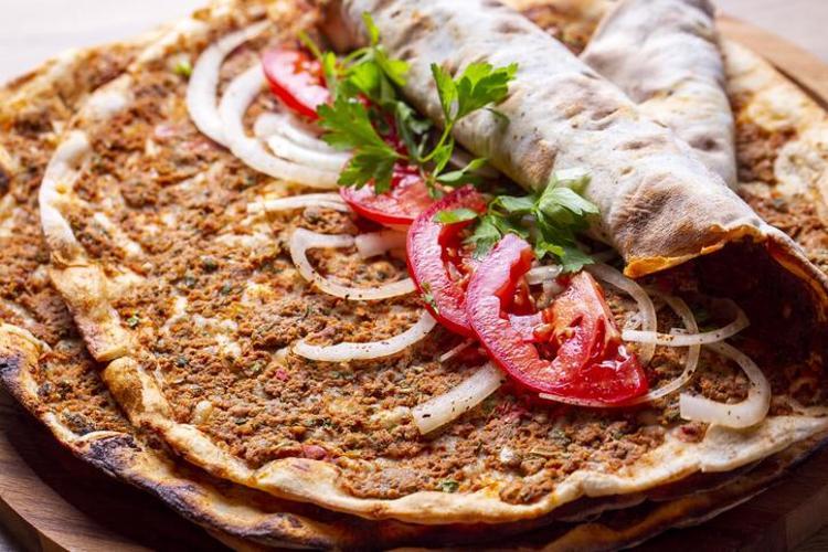 TAVADA LAHMACUN TARİFİ