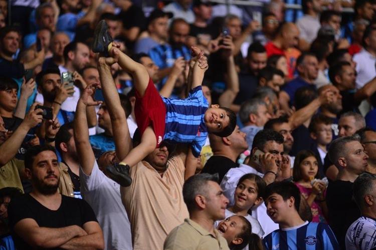 Adana Demirspor - Galatasaray maçında rekor üstüne rekor  Lider Aslan 3 puanı 3 golle aldı: 0-3