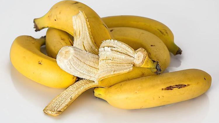 Tabak dolusu yiyince vücudu C vitaminine doyuruyor Kabızlığın adını bile unutturan meyve: Bağırsakları motor gibi coşturuyor