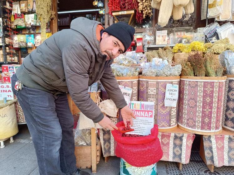 “HÜNNAP BİR VİTAMİN DEPOSUDUR”