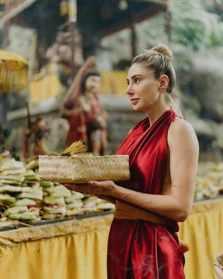 Şeyma Subaşından üstsüz poz