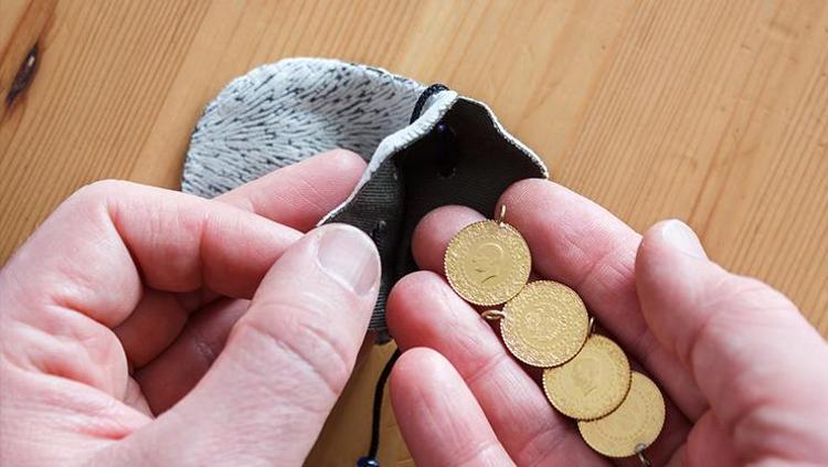 Altın fiyatları yeniden yön değiştirdi 7 Mayıs 2024 gram altın ve çeyrek altındaki hareketlilik dikkat çekiyor