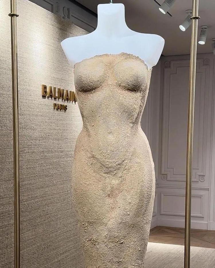 Göz alıcı tasarımlar, skandallar, iddialar… Met Gala yine rüzgarlar estirdi