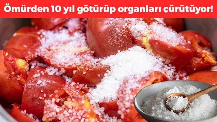 Yemeklere avuç avuç katıyoruz ama böbrekleri diyalize sürüklüyor Ömürden 10 yıl götürüp mide kanserine neden oluyor