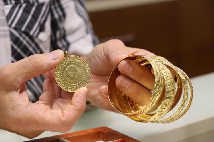 Altın fiyatları baş döndürdü Uzmanlardan satmayın uyarısı geldi