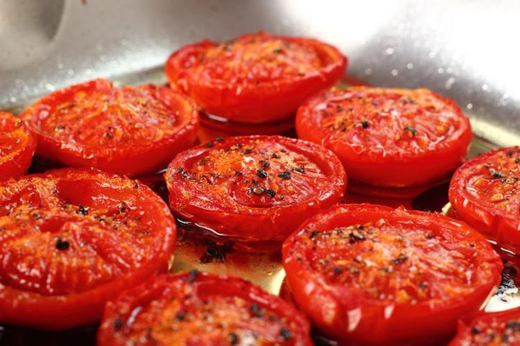 KARPUZ, DOMATES GİBİ SULU BESİNLER