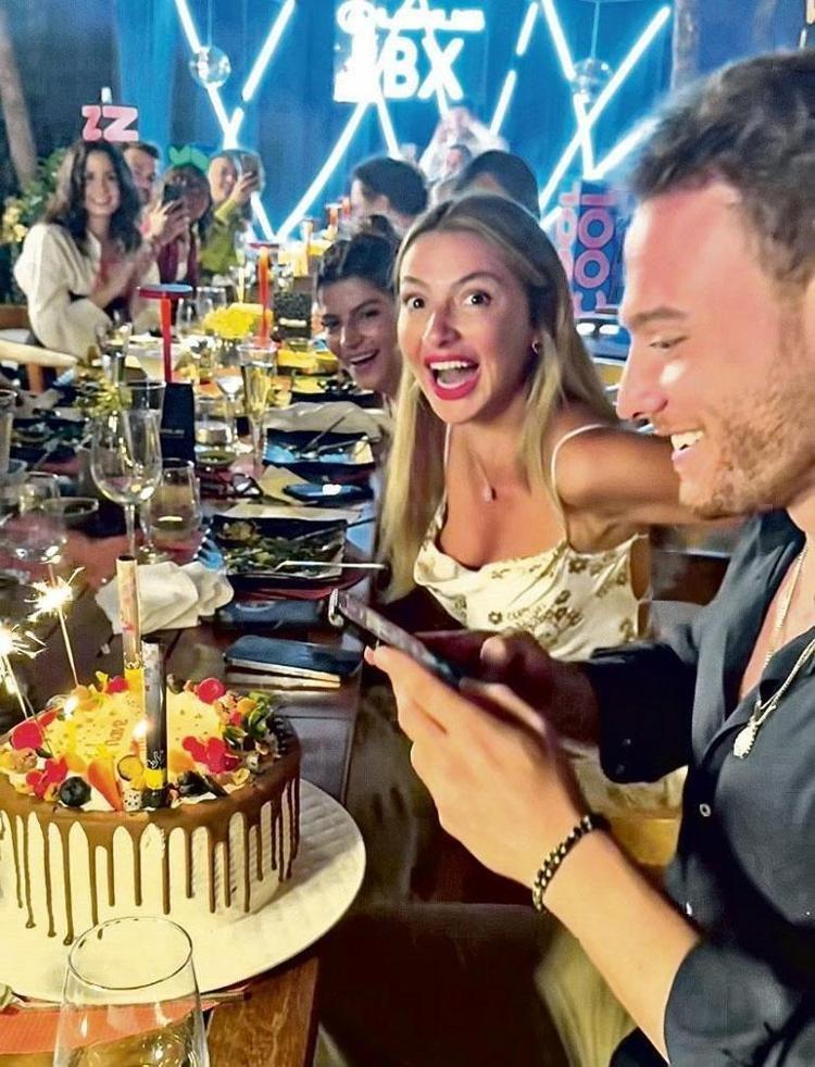 Bodrum'da sıcak yakınlaşma! Hadise ve Kerem Bürsin sabaha kadar kumsaldaydı - Magazin Haberleri