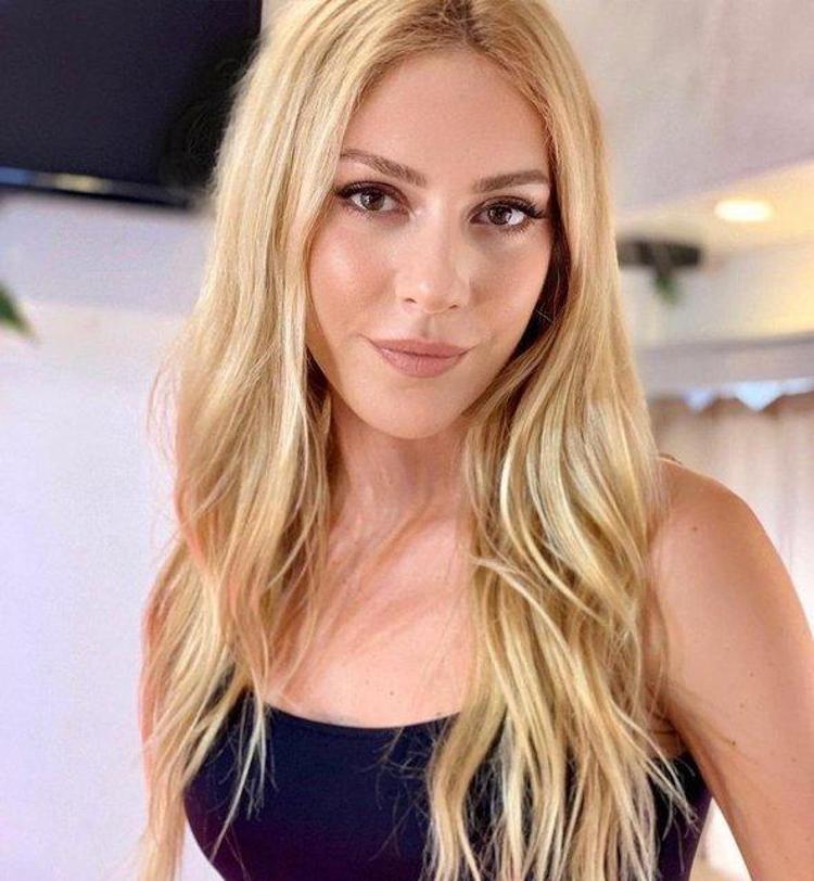 Kenan İmirzalıoğu, Sinem Kobalı öpücüklere boğdu