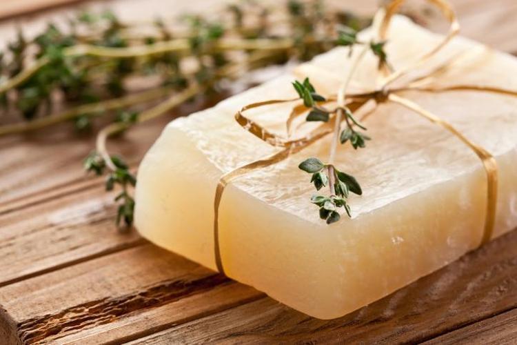 Cildi anında 10 yaş gençleştiriyor, tanesi 120 TL Mantar, sivilce, egzama ne varsa söküp atıyor T bölgesindeki yağı yok edip cildi ışıl ışıl parlatıyor