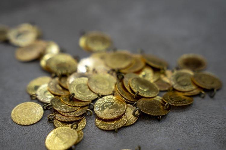 Altın fiyatlarında yılın son düşüşleri Uzman isim çeyrek ve gram altın için rakam verdi