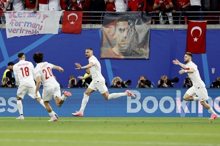 Ne mutlu Türküm diyene