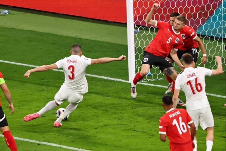 Ne mutlu Türküm diyene