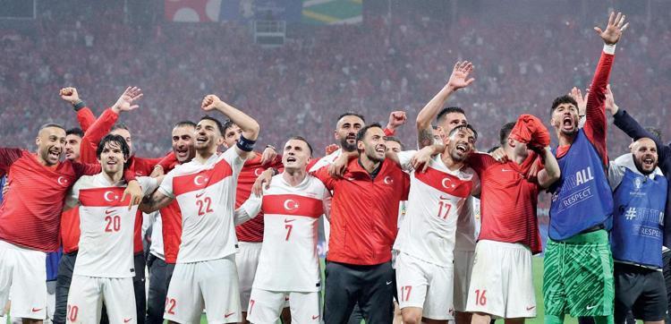 Ne mutlu Türküm diyene