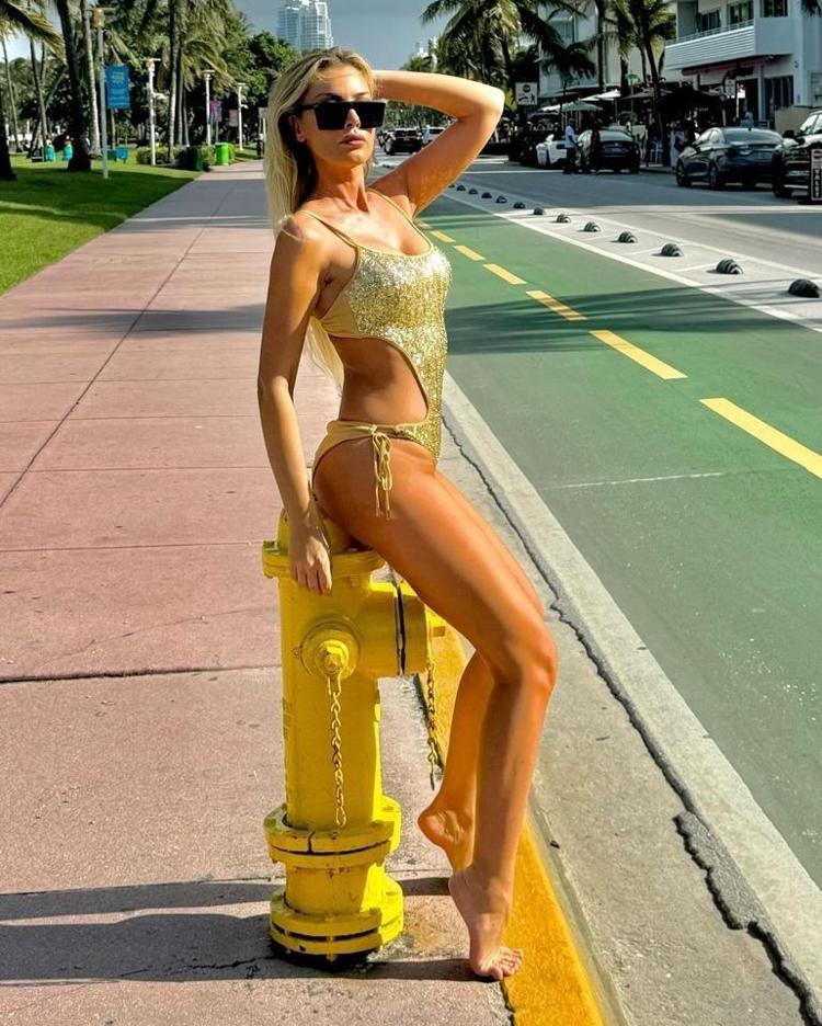 Petek Dinçöz Miami sokaklarında gençlere adeta taş çıkardı