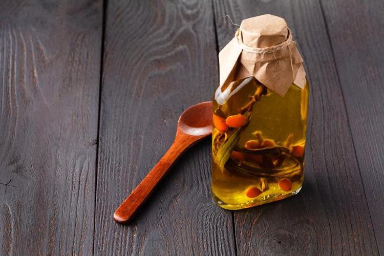 Saçtaki kuruluk, kaşıntı ve kepeği yok ediyor, sedef ve dermatitin kökünü kurutuyor 1 damlası bile yetiyor: Cildi ışıl ışıl yapan doğal makyaj temizleyici